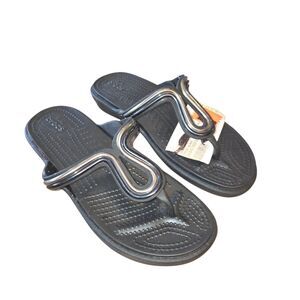 Crocs Women's Sanrah Black Metal Block Flat Flip Flop Thong Sandals Size 6 READ